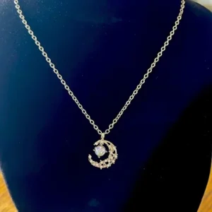 Crescent moon pendant necklace